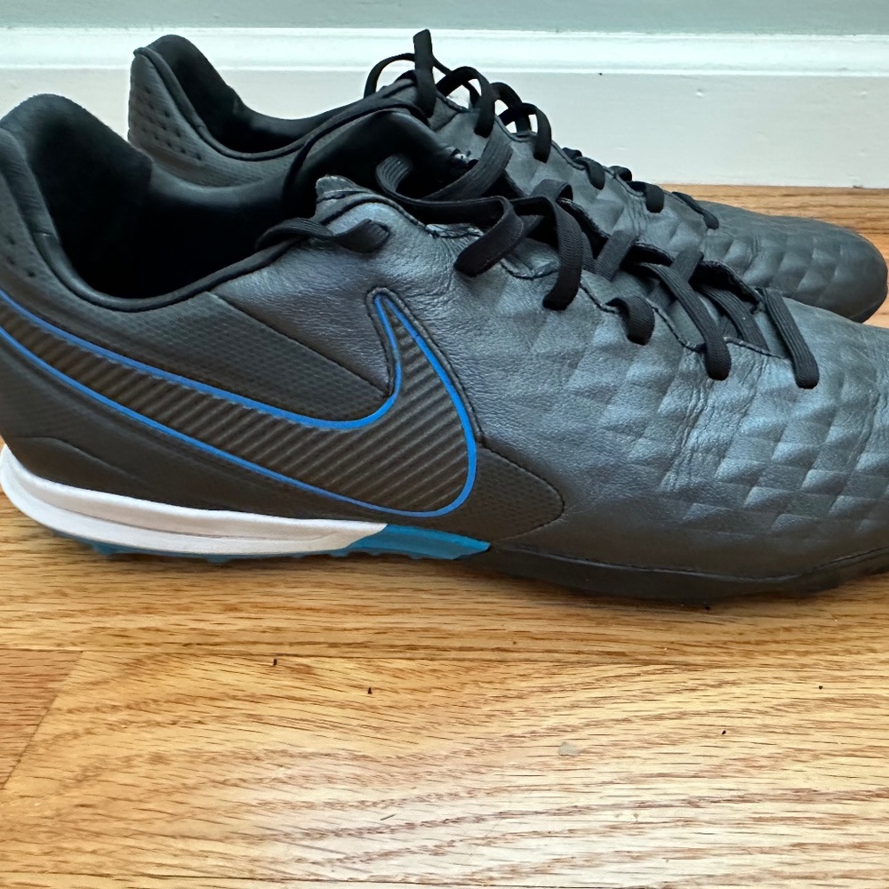 Nike Men’s Tiempo Turf Soccer Shoes- Size 11